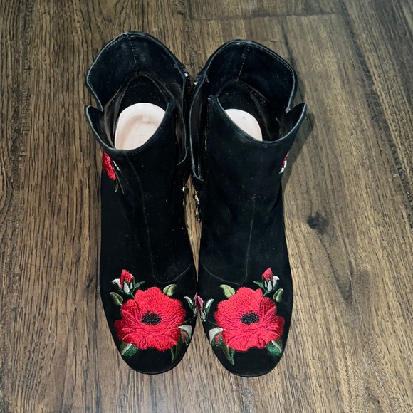 kate spade Shoes - Kate Spade embroidered booties